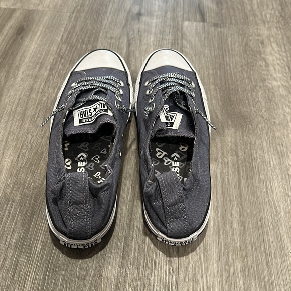 sparkly grey low top converse - Picture 4 of 8